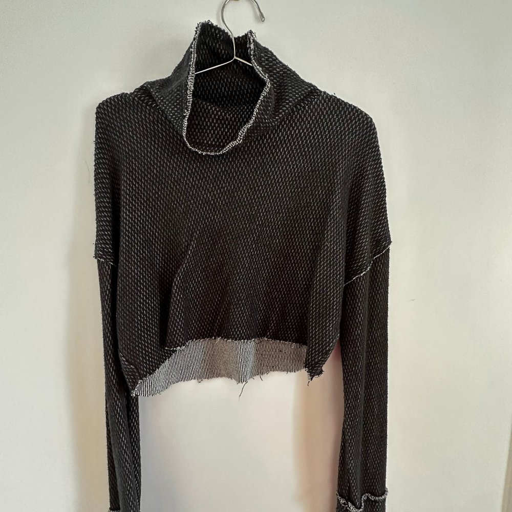 UO Long Sleeve Cropped Top - Small